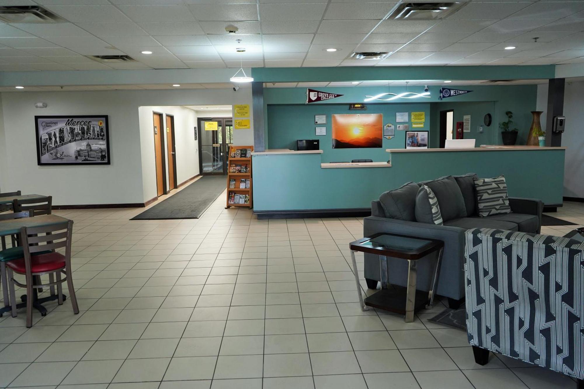 Super 8 By Wyndham Grove City Exterior photo
